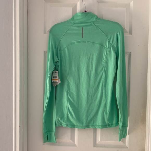 New long sleeve shirt w/half zipper-smoke free home - Picture 4 of 4